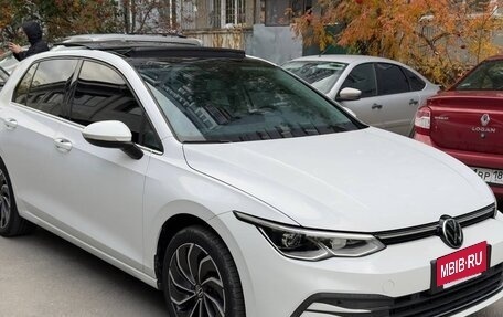 Volkswagen Golf VIII, 2022 год, 1 870 000 рублей, 2 фотография