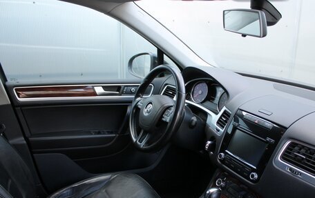 Volkswagen Touareg III, 2011 год, 1 690 000 рублей, 3 фотография