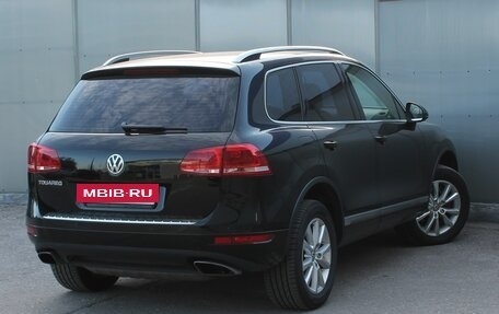 Volkswagen Touareg III, 2011 год, 1 690 000 рублей, 2 фотография