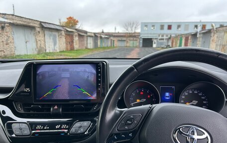 Toyota C-HR I рестайлинг, 2019 год, 1 700 000 рублей, 10 фотография