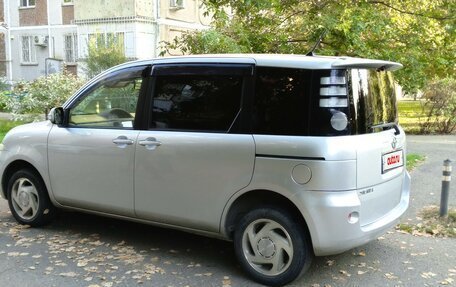 Toyota Sienta I, 2010 год, 649 000 рублей, 2 фотография