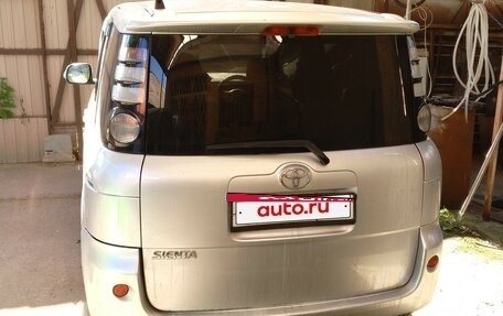 Toyota Sienta I, 2010 год, 649 000 рублей, 4 фотография