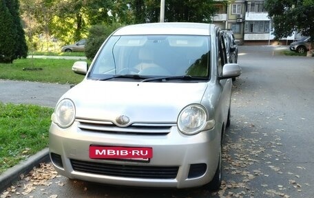 Toyota Sienta I, 2010 год, 649 000 рублей, 3 фотография