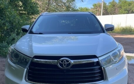 Toyota Highlander III, 2014 год, 2 970 000 рублей, 1 фотография