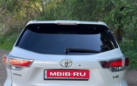 Toyota Highlander III, 2014 год, 2 970 000 рублей, 2 фотография