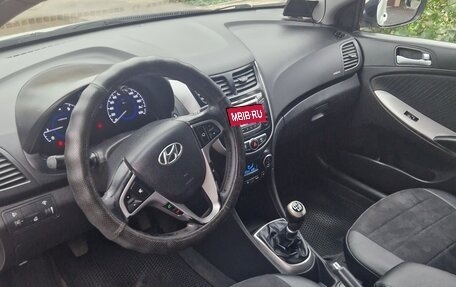 Hyundai Solaris II рестайлинг, 2015 год, 720 000 рублей, 5 фотография