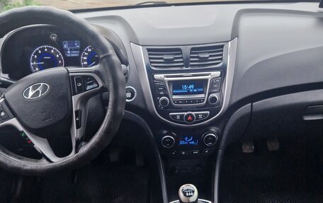 Hyundai Solaris II рестайлинг, 2015 год, 720 000 рублей, 6 фотография