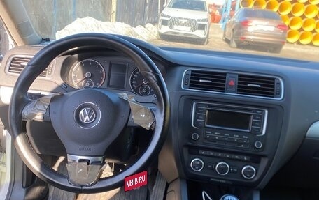 Volkswagen Jetta VI, 2013 год, 1 035 000 рублей, 3 фотография