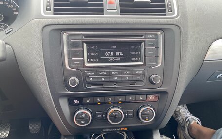 Volkswagen Jetta VI, 2013 год, 1 035 000 рублей, 16 фотография