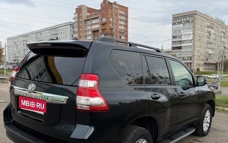 Toyota Land Cruiser Prado 150 рестайлинг 2, 2017 год, 5 200 000 рублей, 3 фотография