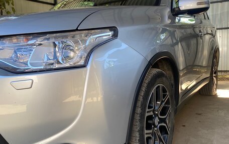 Mitsubishi Outlander III рестайлинг 3, 2014 год, 1 487 000 рублей, 3 фотография