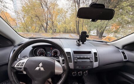 Mitsubishi Outlander III рестайлинг 3, 2010 год, 895 000 рублей, 10 фотография