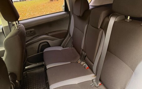 Mitsubishi Outlander III рестайлинг 3, 2010 год, 895 000 рублей, 11 фотография