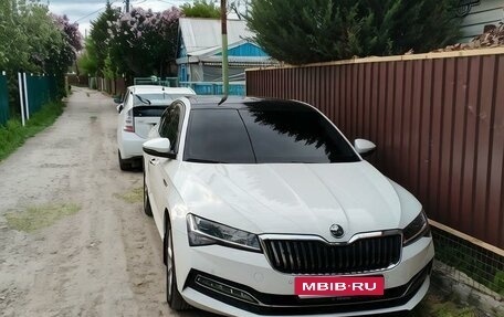 Skoda Superb III рестайлинг, 2020 год, 2 450 000 рублей, 1 фотография