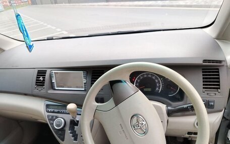 Toyota ISis I, 2011 год, 950 000 рублей, 5 фотография