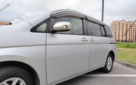 Toyota ISis I, 2011 год, 950 000 рублей, 2 фотография
