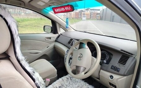 Toyota ISis I, 2011 год, 950 000 рублей, 6 фотография