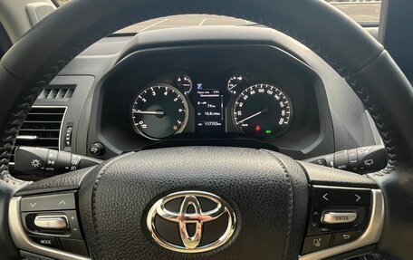 Toyota Land Cruiser Prado 150 рестайлинг 2, 2018 год, 5 300 000 рублей, 8 фотография