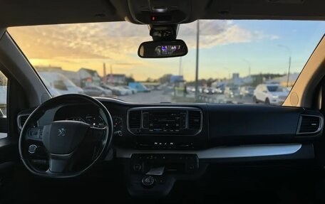 Peugeot Traveller I, 2020 год, 2 400 000 рублей, 3 фотография