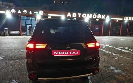 Mitsubishi Outlander III рестайлинг 3, 2015 год, 1 700 000 рублей, 4 фотография