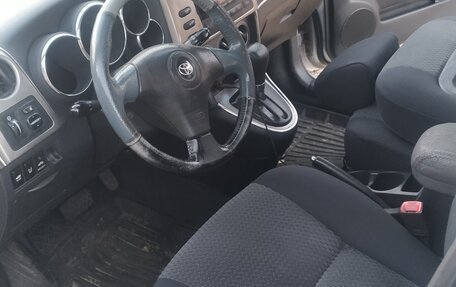 Toyota Matrix, 2005 год, 550 000 рублей, 11 фотография