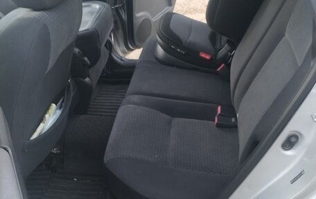 Toyota Matrix, 2005 год, 550 000 рублей, 12 фотография