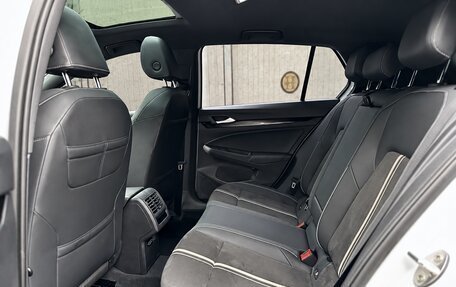 Volkswagen Golf VIII, 2023 год, 1 920 000 рублей, 21 фотография