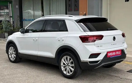 Volkswagen T-Roc I, 2022 год, 1 726 000 рублей, 2 фотография
