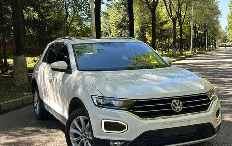 Volkswagen T-Roc I, 2022 год, 1 550 000 рублей, 2 фотография
