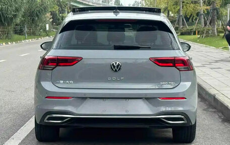 Volkswagen Golf VIII, 2022 год, 1 680 000 рублей, 2 фотография
