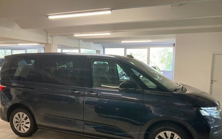 Volkswagen Multivan, 2022 год, 3 900 000 рублей, 8 фотография