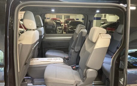 Volkswagen Multivan, 2022 год, 3 900 000 рублей, 10 фотография