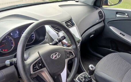 Hyundai Solaris II рестайлинг, 2015 год, 860 000 рублей, 5 фотография