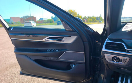 BMW 7 серия, 2018 год, 3 900 000 рублей, 10 фотография