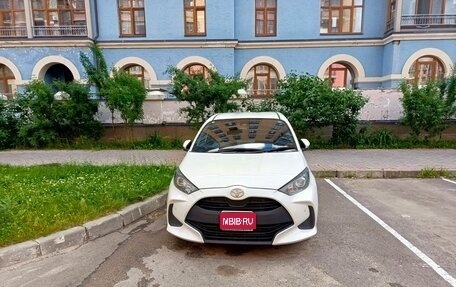 Toyota Yaris, 2021 год, 1 350 000 рублей, 1 фотография