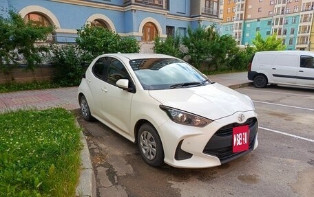 Toyota Yaris, 2021 год, 1 350 000 рублей, 3 фотография
