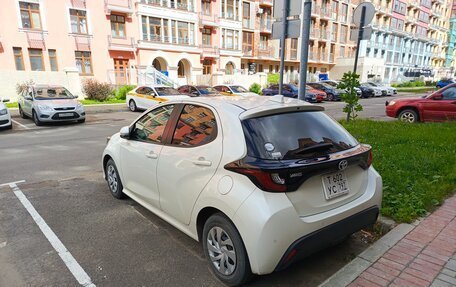 Toyota Yaris, 2021 год, 1 350 000 рублей, 4 фотография