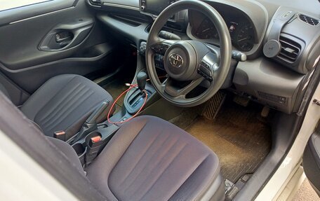 Toyota Yaris, 2021 год, 1 350 000 рублей, 7 фотография