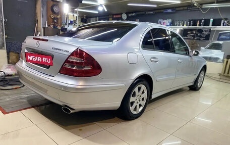 Mercedes-Benz E-Класс, 2005 год, 780 000 рублей, 4 фотография