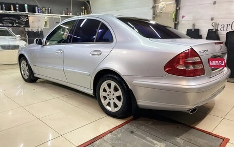 Mercedes-Benz E-Класс, 2005 год, 780 000 рублей, 5 фотография