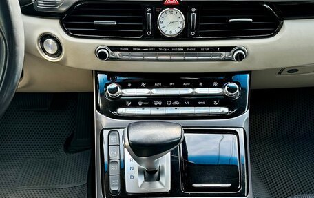 Genesis G90 I рестайлинг, 2016 год, 1 990 000 рублей, 16 фотография