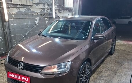 Volkswagen Jetta VI, 2014 год, 1 050 000 рублей, 2 фотография