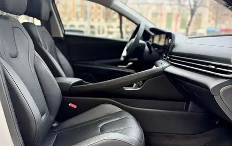 Hyundai Elantra, 2022 год, 1 250 001 рублей, 16 фотография
