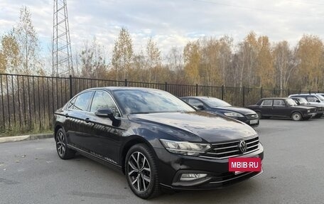 Volkswagen Passat B8 рестайлинг, 2021 год, 2 380 000 рублей, 2 фотография