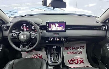 Honda Vezel, 2023 год, 1 830 000 рублей, 12 фотография