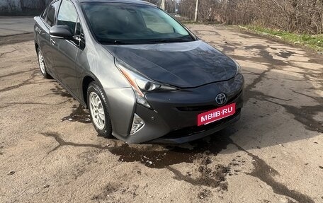 Toyota Prius IV XW50, 2017 год, 1 650 000 рублей, 1 фотография