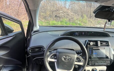 Toyota Prius IV XW50, 2017 год, 1 650 000 рублей, 7 фотография
