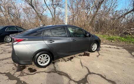 Toyota Prius IV XW50, 2017 год, 1 650 000 рублей, 2 фотография