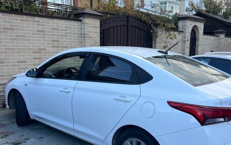 Hyundai Solaris II рестайлинг, 2021 год, 1 550 000 рублей, 2 фотография