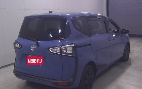 Toyota Sienta II, 2022 год, 1 400 000 рублей, 2 фотография